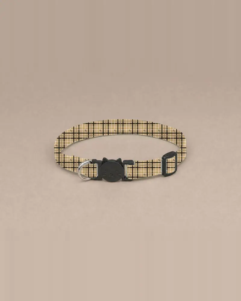 Cat collar, paws house check