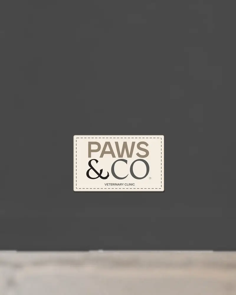 Hand and Paw tee, the woven label